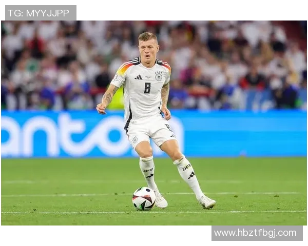 欧美足球明星帅气照片大集合展现他们的风采与魅力 欧美足球明星帅气照片大集合展现他们的风采与魅力